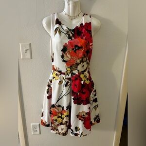 Beautiful Roz & Ali Floral Sleeveless Dress